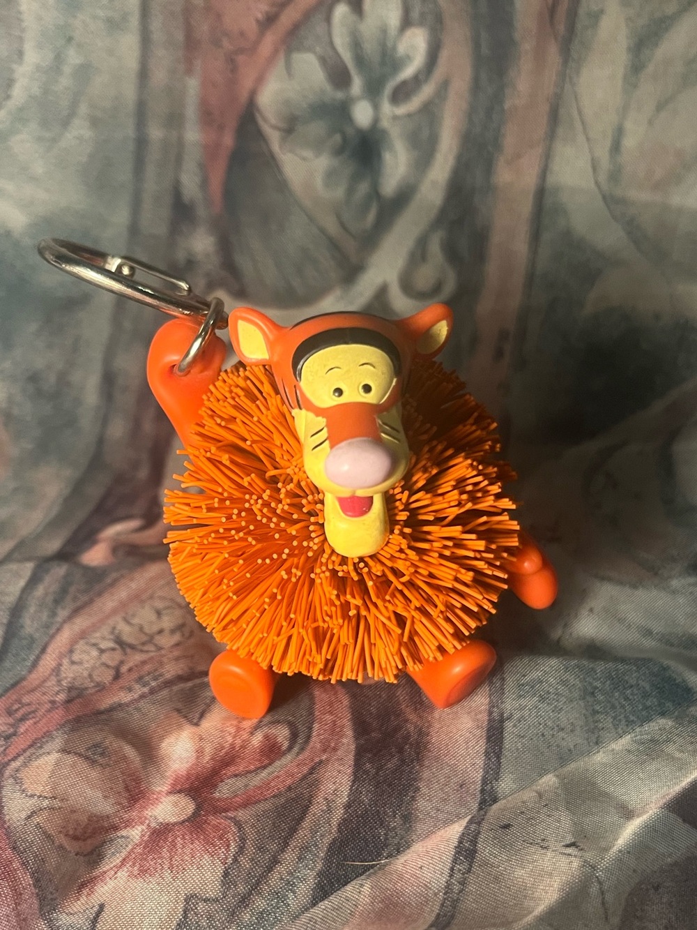 1998 Disneys tigger key chain